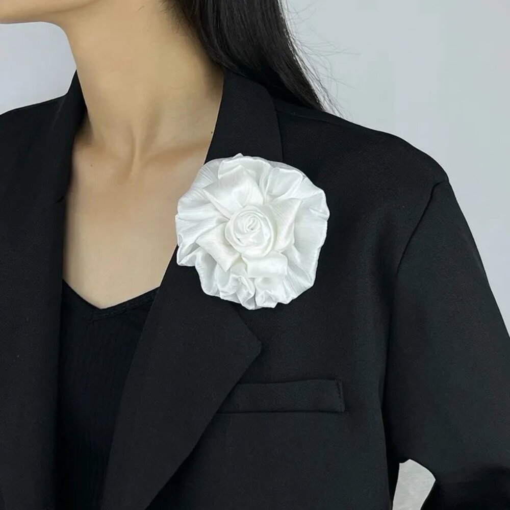 Elegant Flower Brooch Hair Clip White Satin Fabric Rose Brooch Lapel Weddding